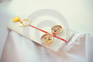 Wedding rings on a lieutenant's epaulets