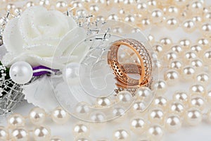 Wedding rings among the pearls with flower