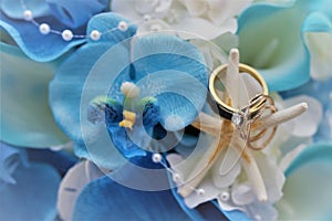 Wedding rings positioned on a starfish with Flowers