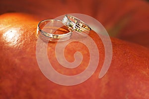 Wedding rings with red gold photo