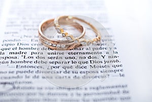 Wedding rings and Spanish Bible scripture photo