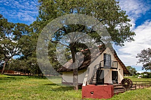 Weekend house in tropical country side, nearby Lake Chivero, 1 hour drive from Harare