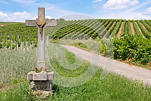 Wegekreuz im Weinberg