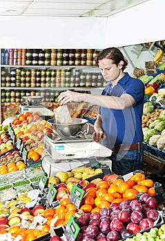 Weighing fresh fruits