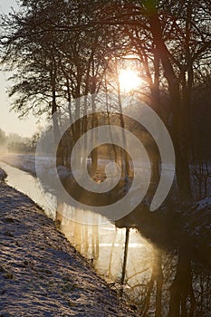 Weiland met sneeuw en zonsopkomst, Meadow with snow in sunrise