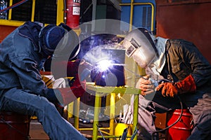 Welder guy welding seam pipe reduce