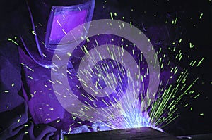 Welder on the production of weld metal.