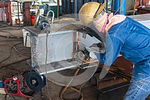 Welder is used Grinding machine to the grinding on welds surface