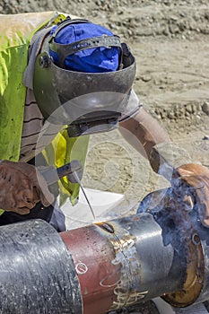 Welding a heat pipe segments on the pipeline 2