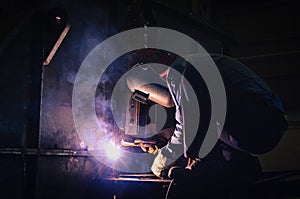 Welding steel structures and bright sparks in construction steel