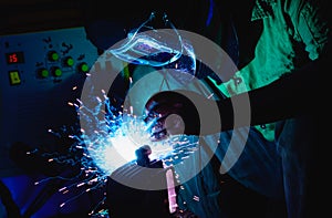 Welding steel structures and bright sparks in steel construction