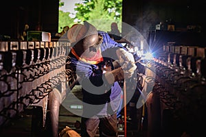 Welding steel structures and bright sparks in steel construction