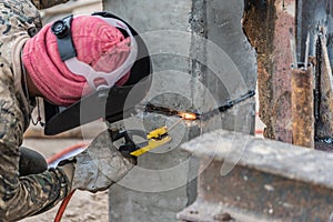 Welding work for concrete pile of building