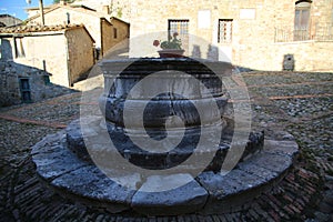 The well in Piazza Il Vecchietta in Castiglione D'Orcia, Italy