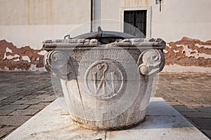 A well in Venice, Italy from 1059