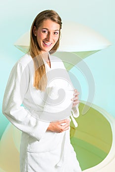 Wellness - young woman floating in Spa in Tank