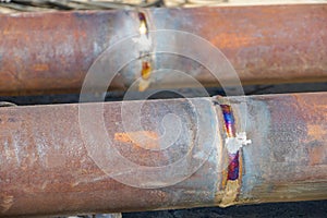 WelWelded butt joints of the Du150 pipeline from refractory steel, welded by manual arc welding without subsequent heat treatment.