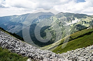 Západné Tatry z turistické stezky nad Jamnickou dolinou na Slovensku