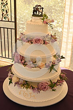 Western wedding cake with flowers