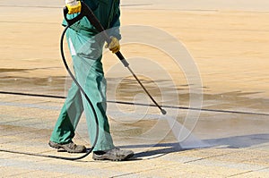 Wet cleaning of city streets