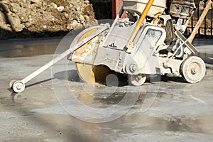 Wet concrete cutting