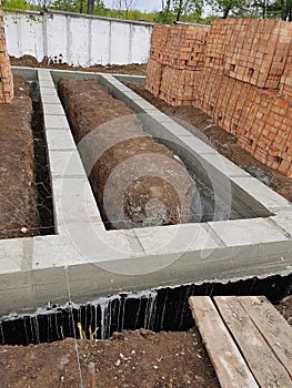 Wet concrete is poured on wire mesh steel reinforcement