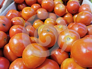 What are the benefits of eating tomatoes?