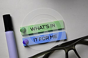 What`s In It For Me text on sticky notes isolated on office desk