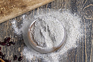 wheat flour with bran for making rolls and bread