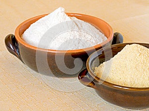 Wheat and maize flour in bowls
