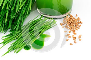 Wheatgrass juice with sprouted wheat and wheat