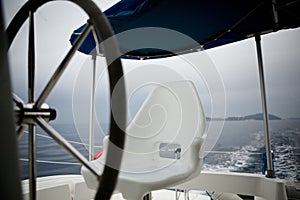 Wheel in catamaran