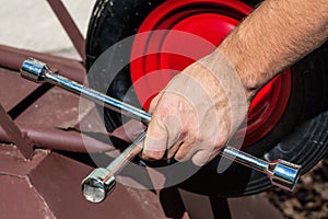 Wheel fixing with a spanner