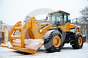 Wheel front end log loader