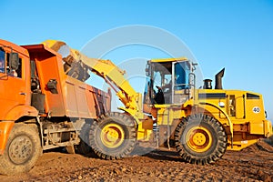 Wheel loader excavator and tipper