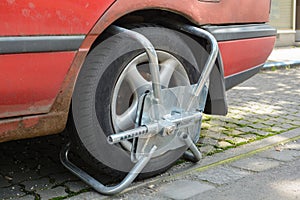 Wheel lock for traffic offenders - closeup