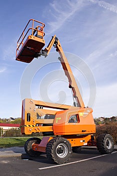 Wheeled hydraulic lift platform