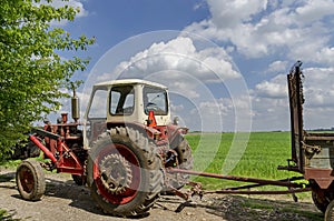 Wheeled tractor with trailer