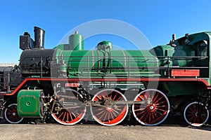 The wheels, fire-tube boiler, cylinder, crosshead and pushrods o photo