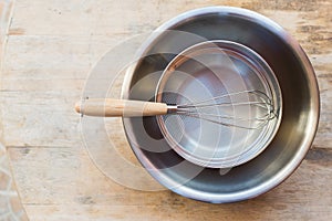 Whisk in an empty bowl