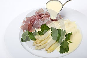 White asparagus with ham and hollandaise sauce