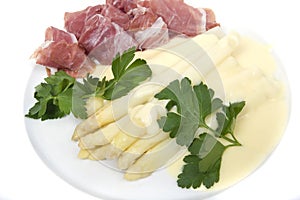 White asparagus with ham and hollandaise sauce