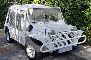 White austin mini moke