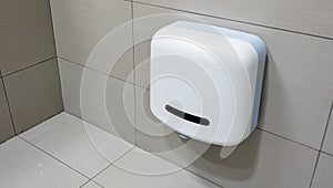 White Automatic Wall-Mounted Hand Dryer â Public Restroom Hygiene â AI content