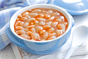 White beans with tomato sauce