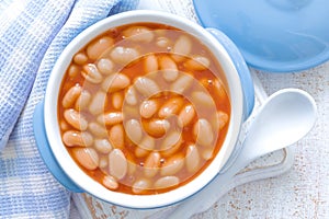 White beans with tomato sauce