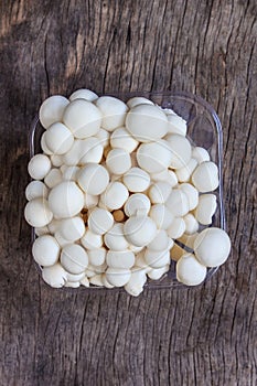 White Beech Mushrooms (Bunapi Shimeji)