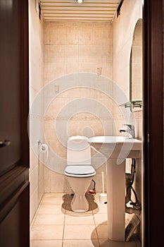 White and bege bathroom of a flat