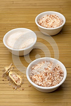 White bowls with coarse and fine Himalayan salt