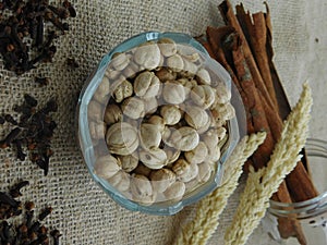 White cardamoms for cooking spices